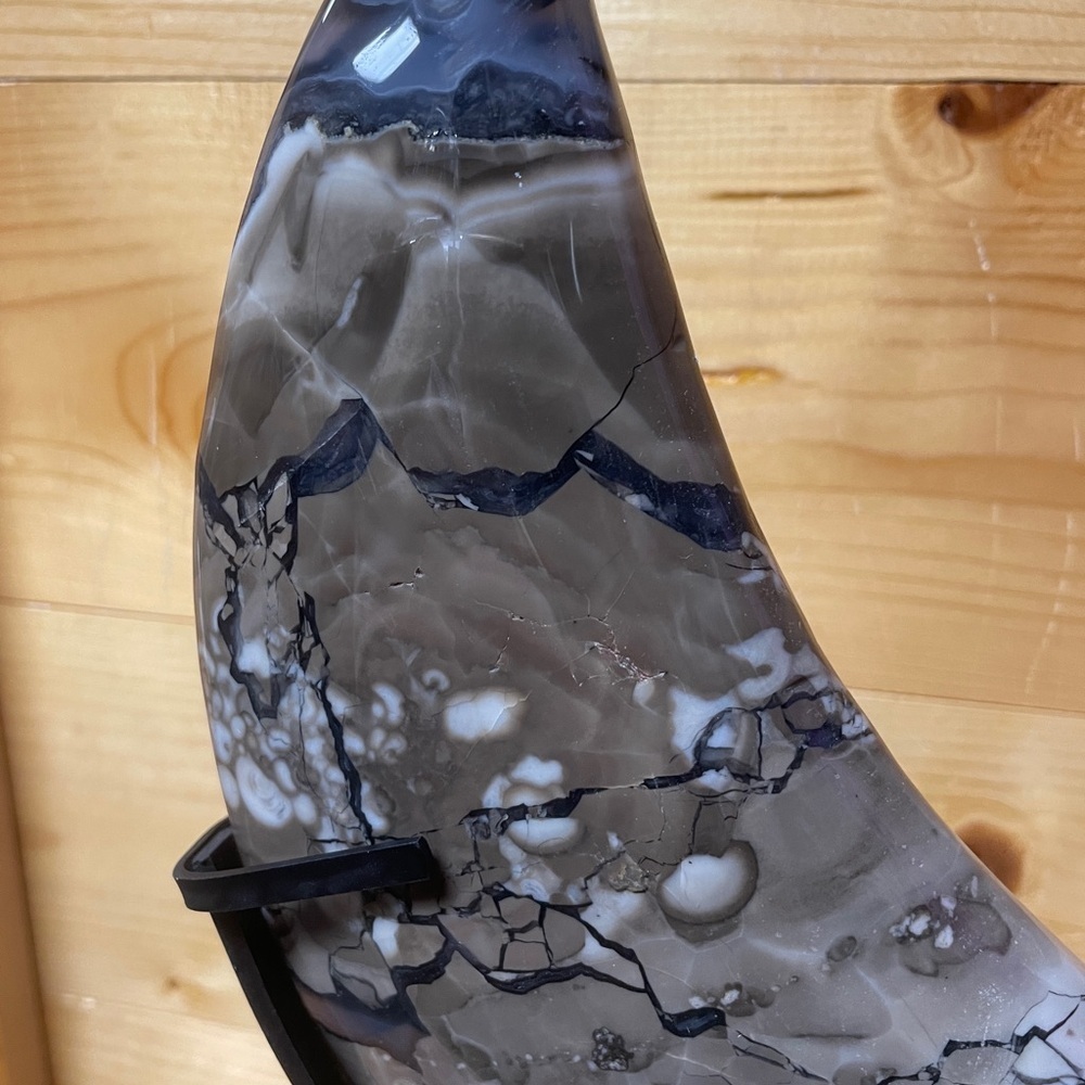 Elegant Blue and Gray Agate Sculpture - Picture 4 of 8